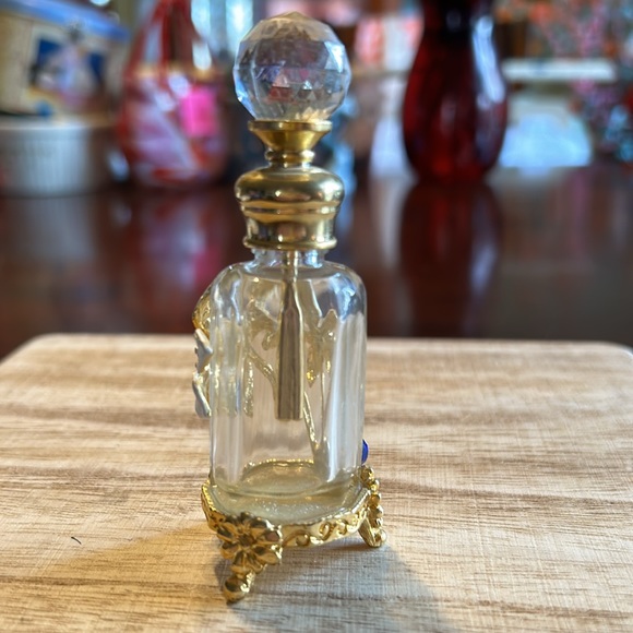 💕HOST PICK 💕Perfume Bottle Vintage 3 Leg White Flowers Blue Crystals Gold Tone - Picture 3 of 16